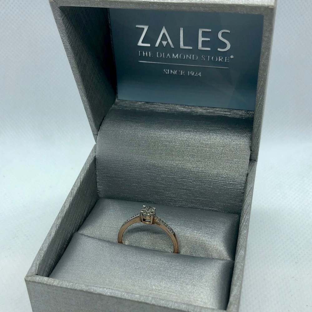 Zales Rose Gold 10K Diamond Promise ring size 7.
